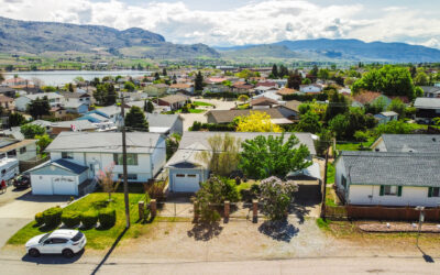Rancher home for sale in Osoyoos with back yard